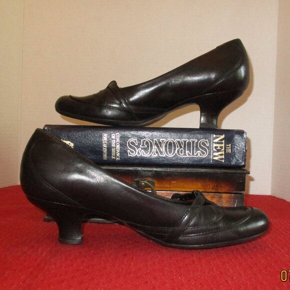 Clarks Pumps - Picture 3 of 11